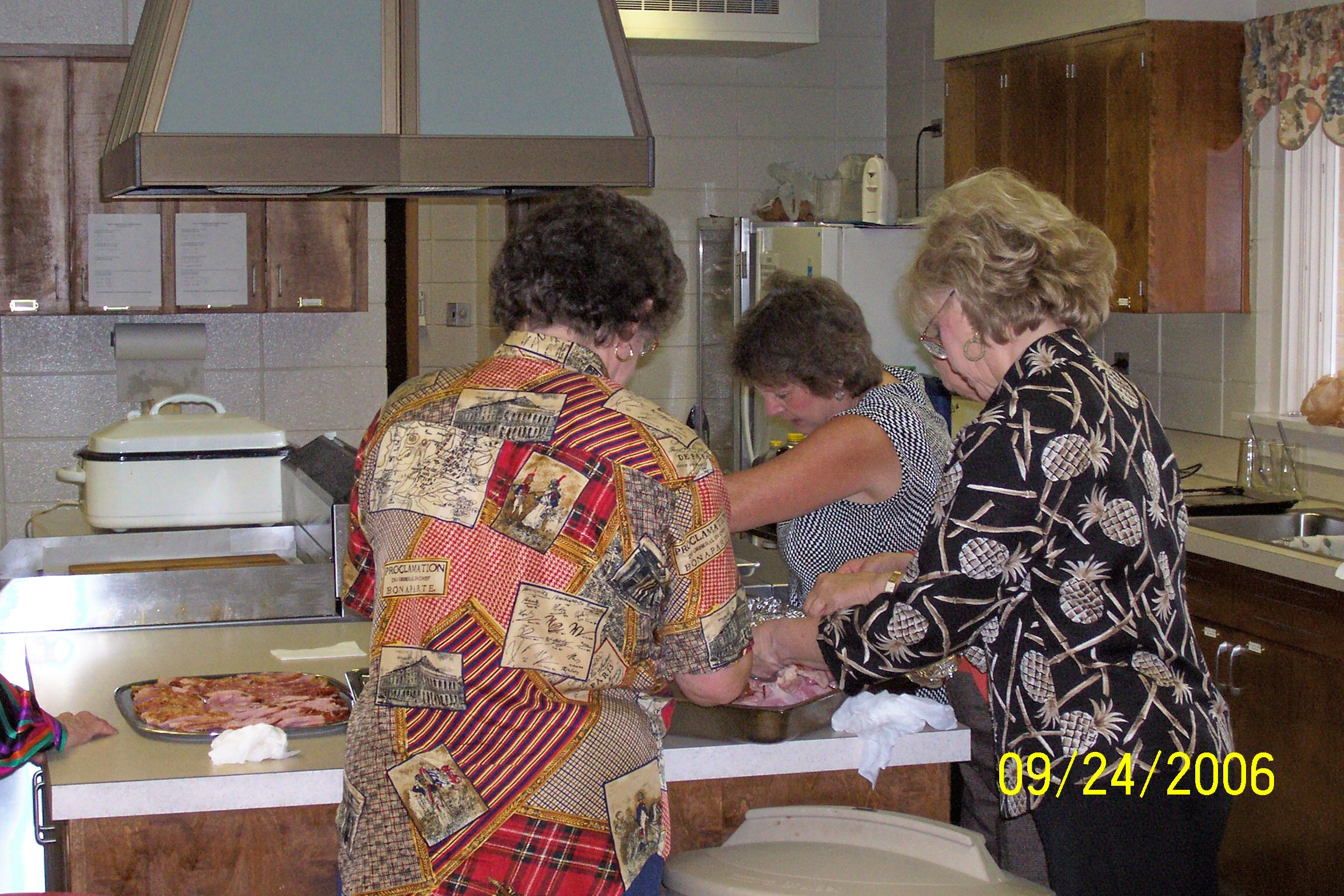 homecoming06kitchencrew.jpg